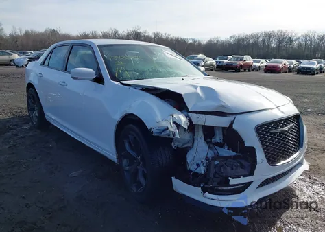 2023 Chrysler 300 Touring L z USA, uszkodzony, nr VIN 2C3CCADG4PH706898